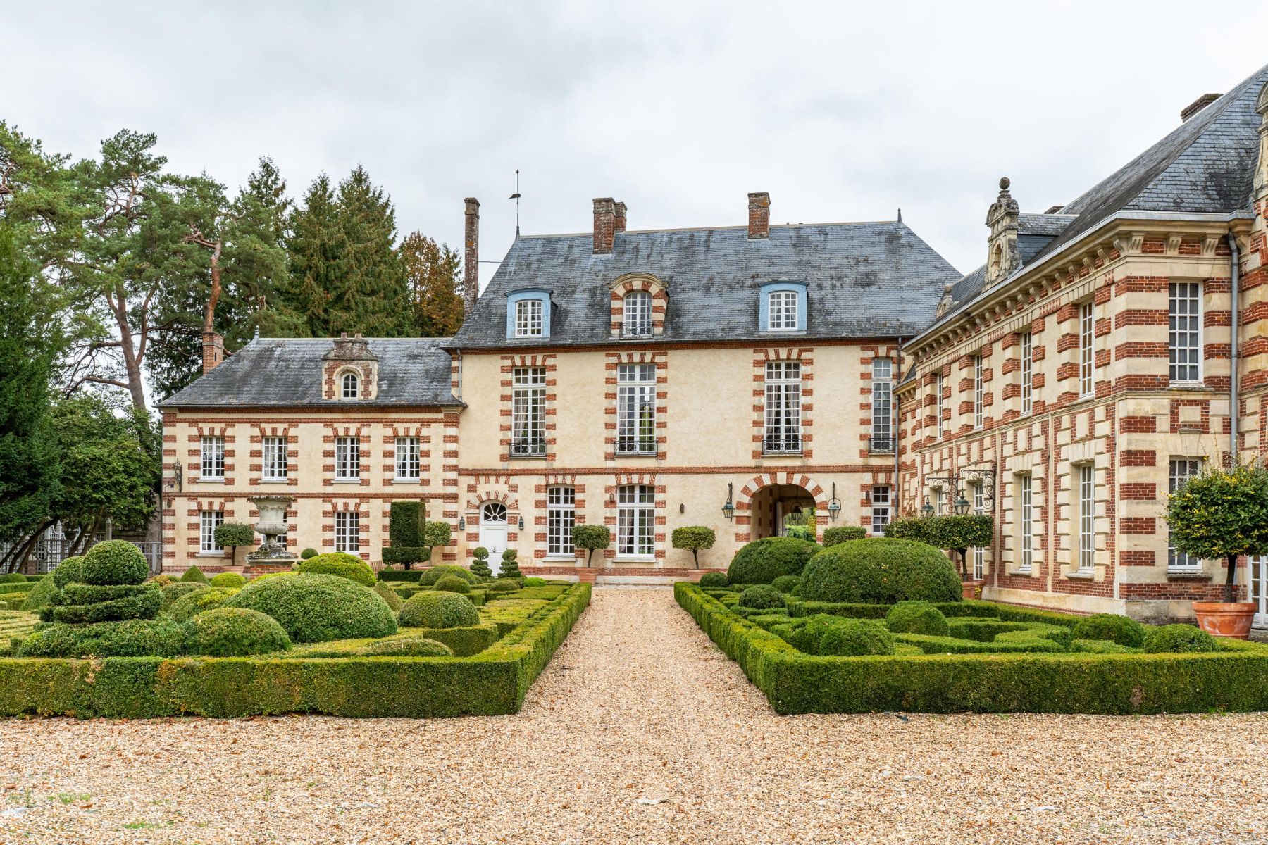 Chateau Lyons la Foret villa photo.